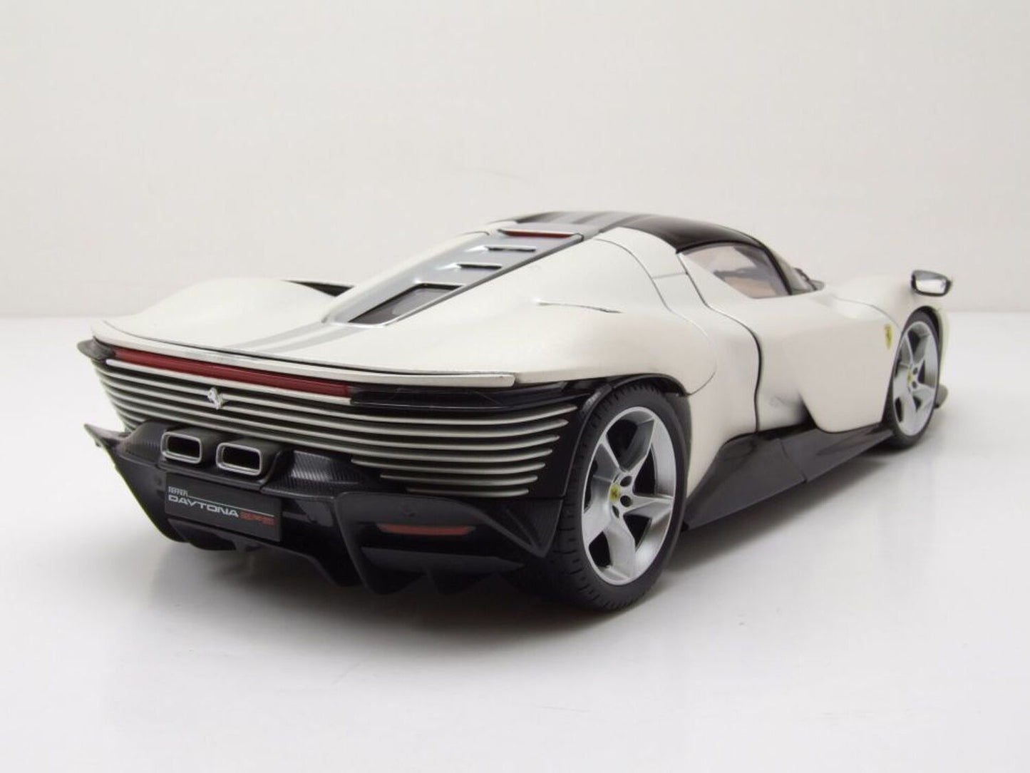 1:18 Ferrari SP3 Daytona